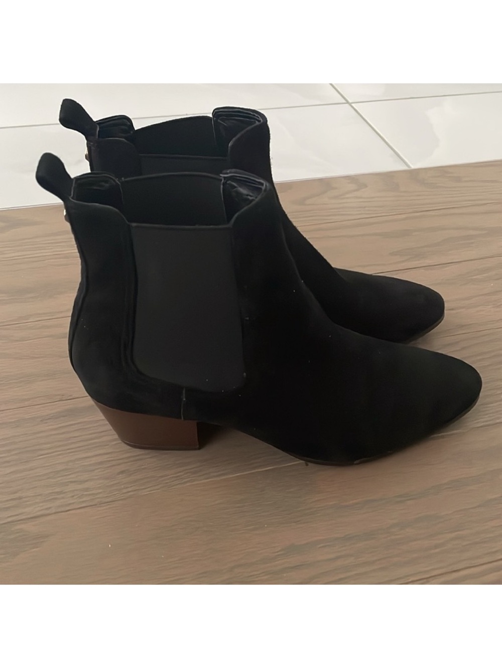 Sam Edelman Chelsea Suede boots